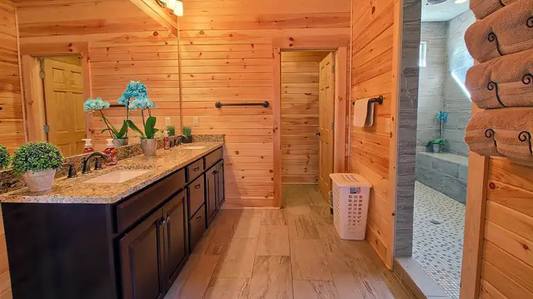 Bathroom Booker Luxury Cabin Hocking Hills