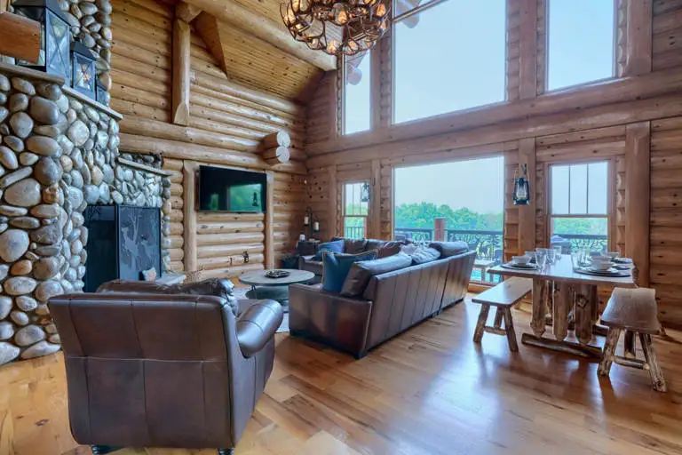 Hocking Hills Luxury Lodge 4